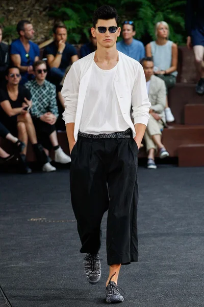 Look 14